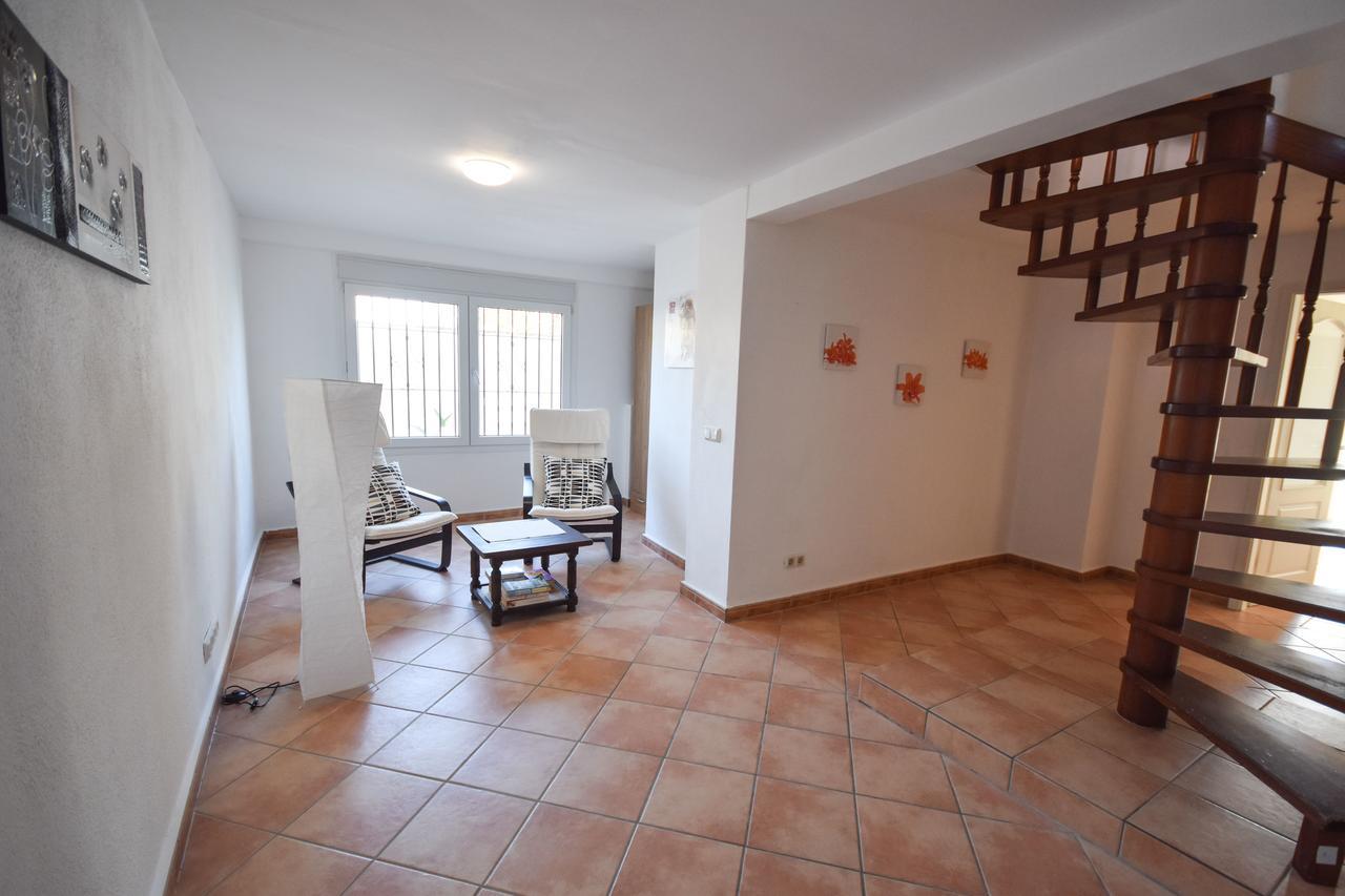 In The Second Line, Modern Beachfront Holiday Home In Costabella, マルベーリャ エクステリア 写真