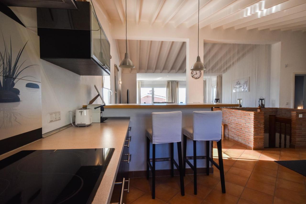 In The Second Line, Modern Beachfront Holiday Home In Costabella, マルベーリャ エクステリア 写真