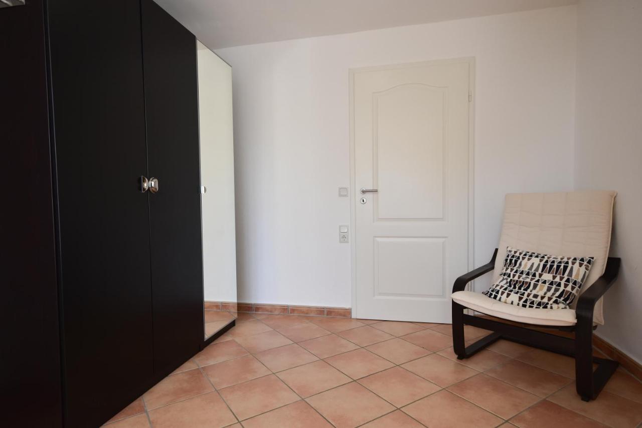 In The Second Line, Modern Beachfront Holiday Home In Costabella, マルベーリャ エクステリア 写真